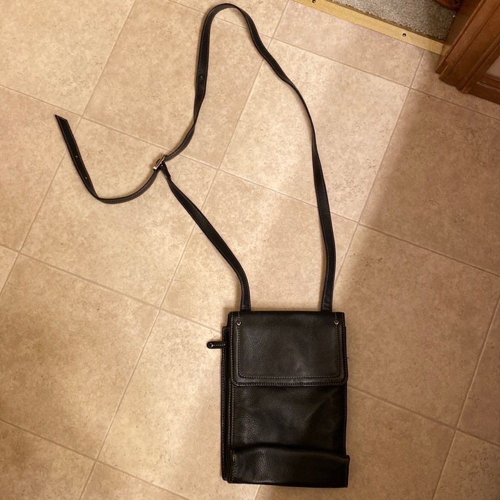 GNW Crossbody leather purse, lightly used!